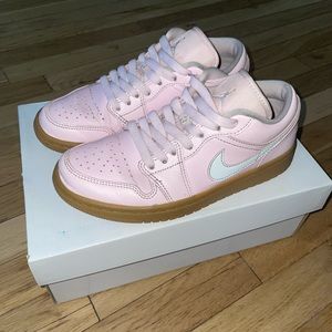 Nike Air Jordan 1 Low “Arctic Pink Gum” (WMNS 6) w/ original box